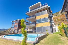 Deniz manzaralı yeni modern lüks villa