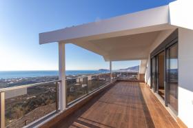 Deniz manzaralı yeni modern lüks villa