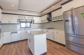 Deniz manzaralı yeni modern lüks villa
