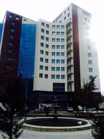 Bakü'de otel veya iş merkezi binası
