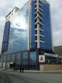Bakü'de otel veya iş merkezi binası
