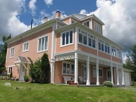 Gölde inanılmaz manzaralı çok yönlü mülk - B&B otel olarak çalışabilir