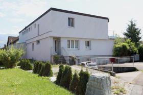 Satılık sauna alanı ve kapalı yüzme havuzlu konut ticari bina