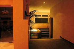 Satılık sauna alanı ve kapalı yüzme havuzlu konut ticari bina