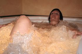 Satılık sauna alanı ve kapalı yüzme havuzlu konut ticari bina