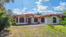 Liberya'da 1,6 ha arsa ile 4 yatak odalı villa