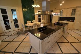 Çok talepkar bir müşteri için 1702 m2 arsa ile 870 m2 lüks villa