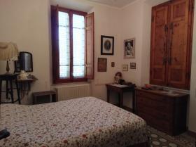 Toskana'da bir ortaçağ köyünde bulunan villa