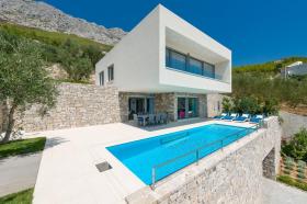 Dalmaçya'da deniz manzaralı lüks villa