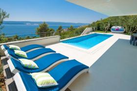 Dalmaçya'da deniz manzaralı lüks villa