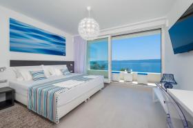 Dalmaçya'da deniz manzaralı lüks villa