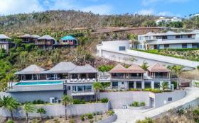 Saint Barth'ta Marigot koyuna bakan Villa Joy