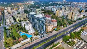 Panoramik pencereli ve deniz manzaralı daire