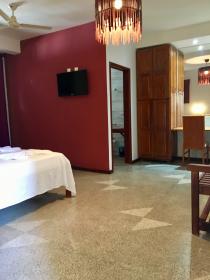 Sahile 30m mesafede satılık otel