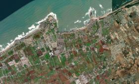 Dar Bouazza'da panoramik tepeler ve deniz manzaralı satılık arsa