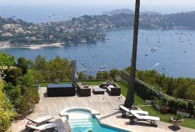 Villefranche-Sur-Mer'de deniz ve Saint Jean Cap-Ferrat'ın muhteşem manzarasına sahip satılık villa
