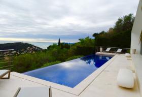 Villefranche-sur-Mer'de panoramik deniz manzaralı muhteşem villa
