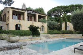 Saint Tropez'de muhteşem Provencal çiftlik evi