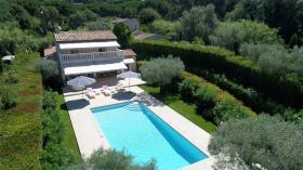 Saint-Tropez merkezine ve plajlara yakın güzel villa