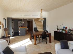Fransız Rivierası'nda deniz manzaralı modern villa