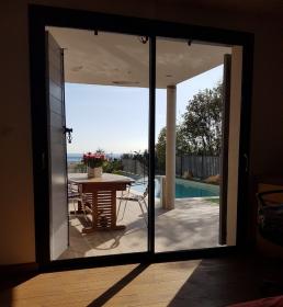 Fransız Rivierası'nda deniz manzaralı modern villa