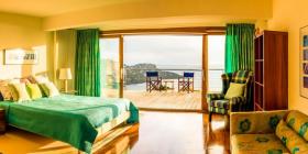 Cannes Körfezi'nin panoramik manzarasına sahip, yenilenmiş muhteşem villa
