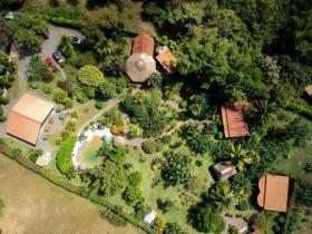 Dağlık ve su ortamında restoranlı satılık hôtel B&B
