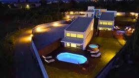 Sahile 1km uzaklıkta satılık 3 lüks modern villa