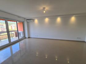 Sainte-Maxime'de şehir merkezinde bulunan tamamen yenilenmiş daire