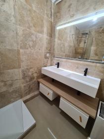 Sainte-Maxime'de şehir merkezinde bulunan tamamen yenilenmiş daire