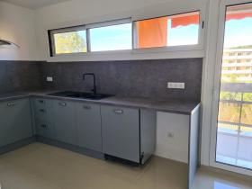 Sainte-Maxime'de şehir merkezinde bulunan tamamen yenilenmiş daire