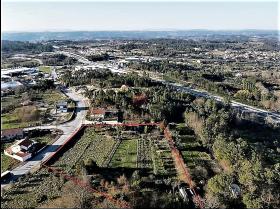 Mangualde'nin merkezinde dört katlı bina - yatırım fırsatı