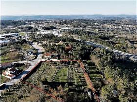 Yenilenmesi gereken geniş mülk, 13.680m2 arsa