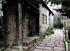Yenilenmesi gereken geniş mülk, 13.680m2 arsa