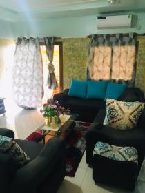 Libreville'de kiralık tamamen mobilyalı 2 yatak odalı daire