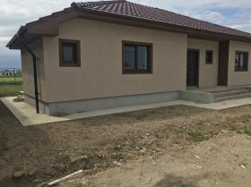 Yerleşim bölgesinde satılık cazip ev