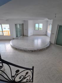 3 kattan oluşan lüks villa