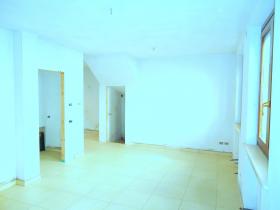 Porto San Giorgio'nun merkezinde yer alan yepyeni iki aile evi
