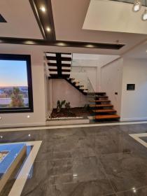 Ege Denizi ve Harika Dağ Manzaralı Satılık Yeni Eşyalı 4+1 Villa