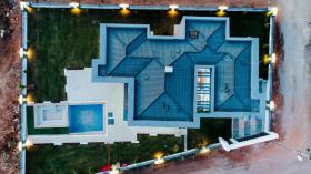 Ege Denizi ve Harika Dağ Manzaralı Satılık Yeni Eşyalı 4+1 Villa
