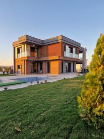 Ege Denizi ve Harika Dağ Manzaralı Satılık Yeni Eşyalı 4+1 Villa