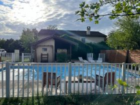 Şehir merkezine yakın sakin bir konut ortamında villa