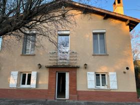 Şehir merkezine yakın sakin bir konut ortamında villa