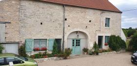 Geniş kapalı bahçeli villa