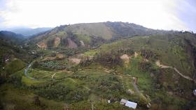 Dağlardan çıkan şelalelerin bulunduğu 71 hektarlık çiftlik