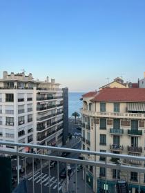 Çok aydınlık, 3 yatak odalı, deniz manzaralı daire