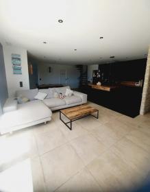 Poulx'un yükseklerinde ideal bir konuma sahip villa