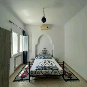 Yüzme havuzlu büyüleyici villa