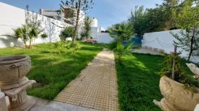 La Soukra'da iyi bir konuma sahip villa