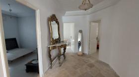 La Soukra'da iyi bir konuma sahip villa
